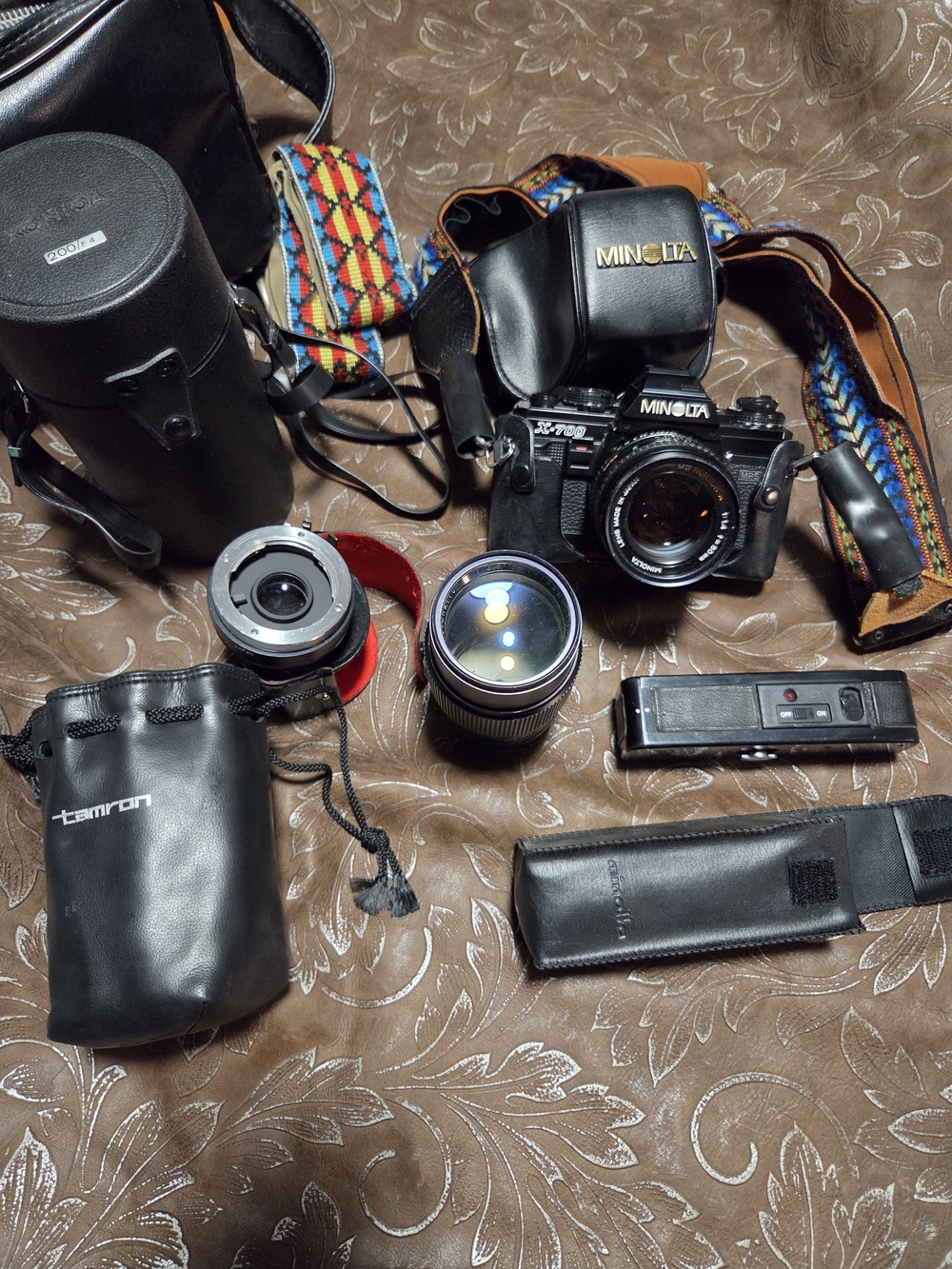 X-700 35mm SLR Camera Kit in Black Minolta Set